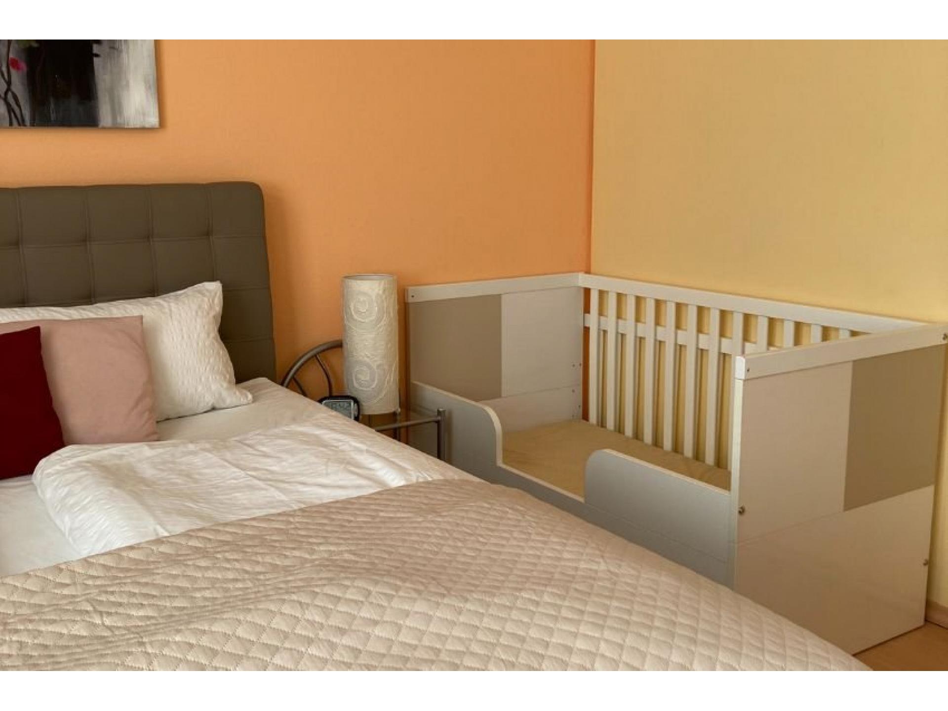 Schlafzimmer m. Kinderbet